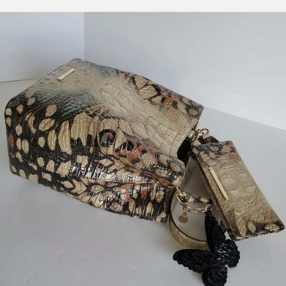 Rare Butterfly Brahmin bag🖤 - Picture 4 of 6